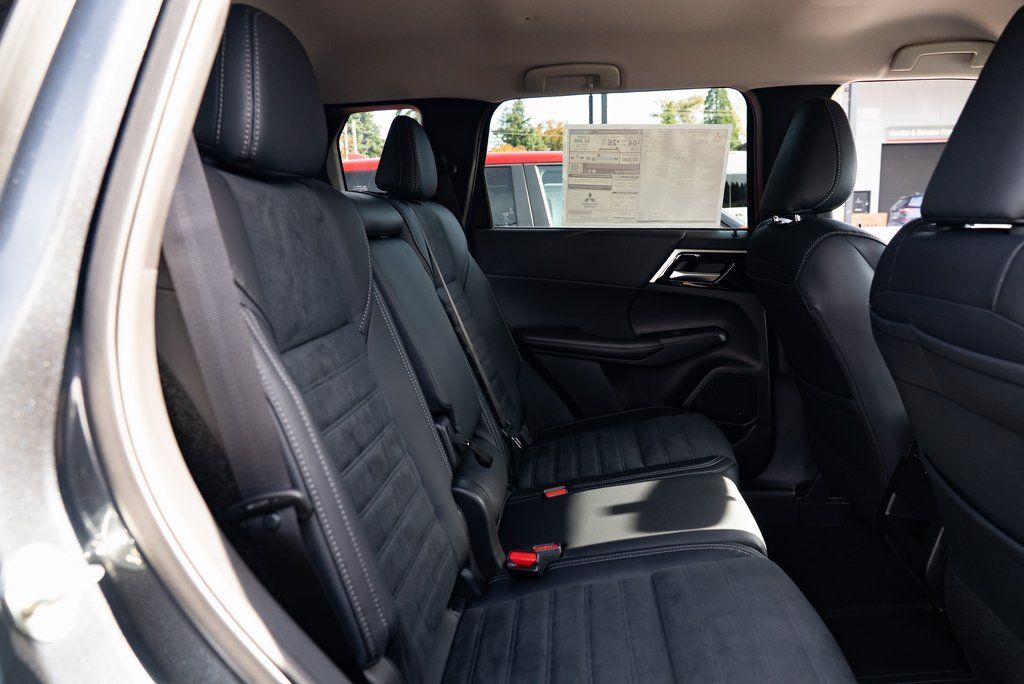 2025 Mitsubishi Outlander PHEV SE Milwaukie OR