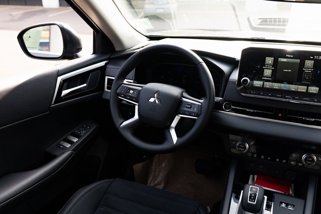 2025 Mitsubishi Outlander PHEV SE Milwaukie OR