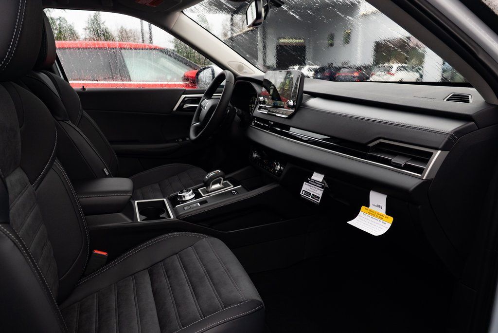 2025 Mitsubishi Outlander PHEV SE Milwaukie OR