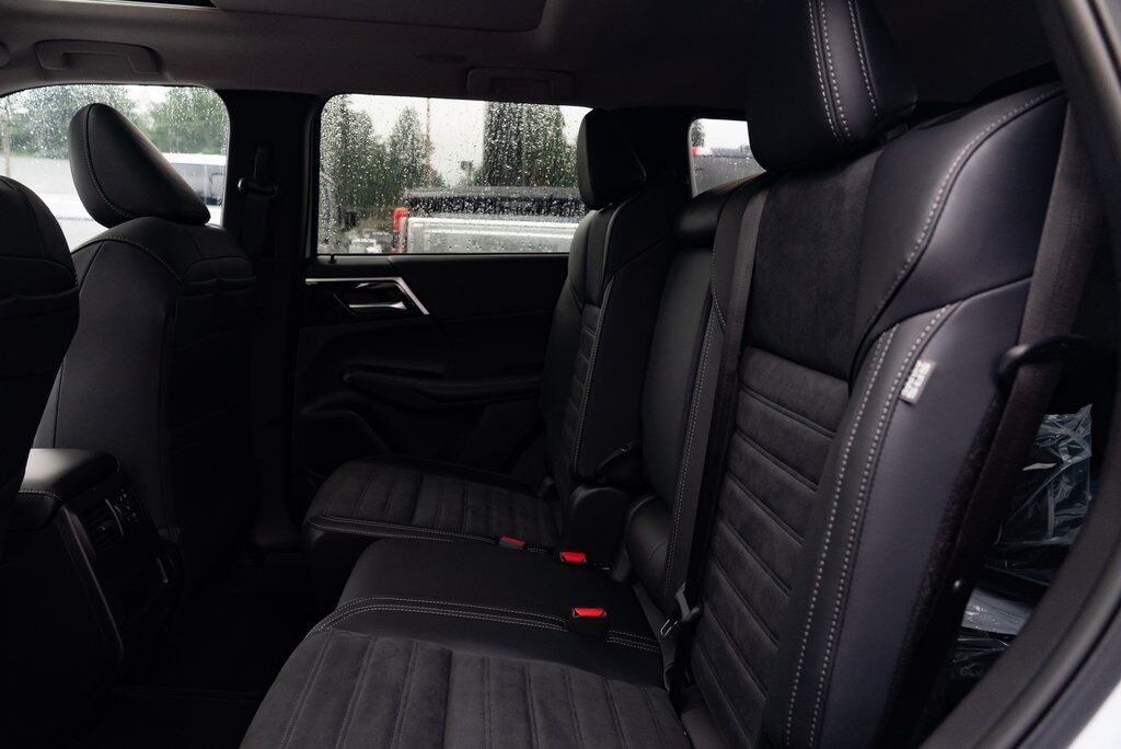 2025 Mitsubishi Outlander PHEV SE Milwaukie OR