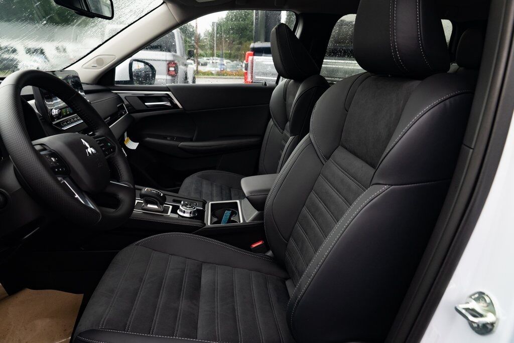 2025 Mitsubishi Outlander PHEV SE Milwaukie OR