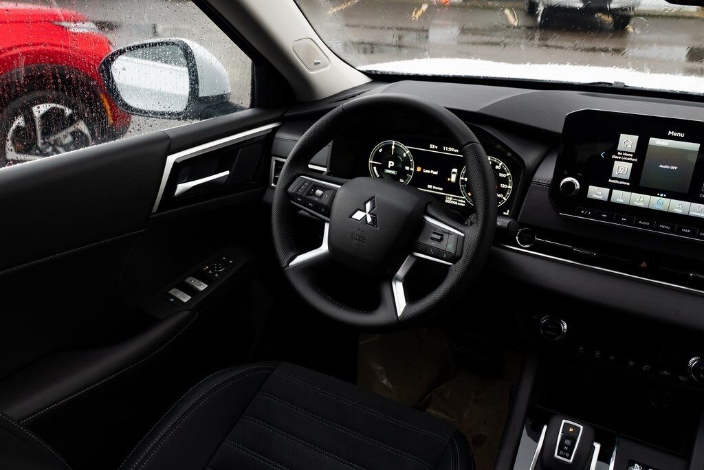 2025 Mitsubishi Outlander PHEV SE Milwaukie OR