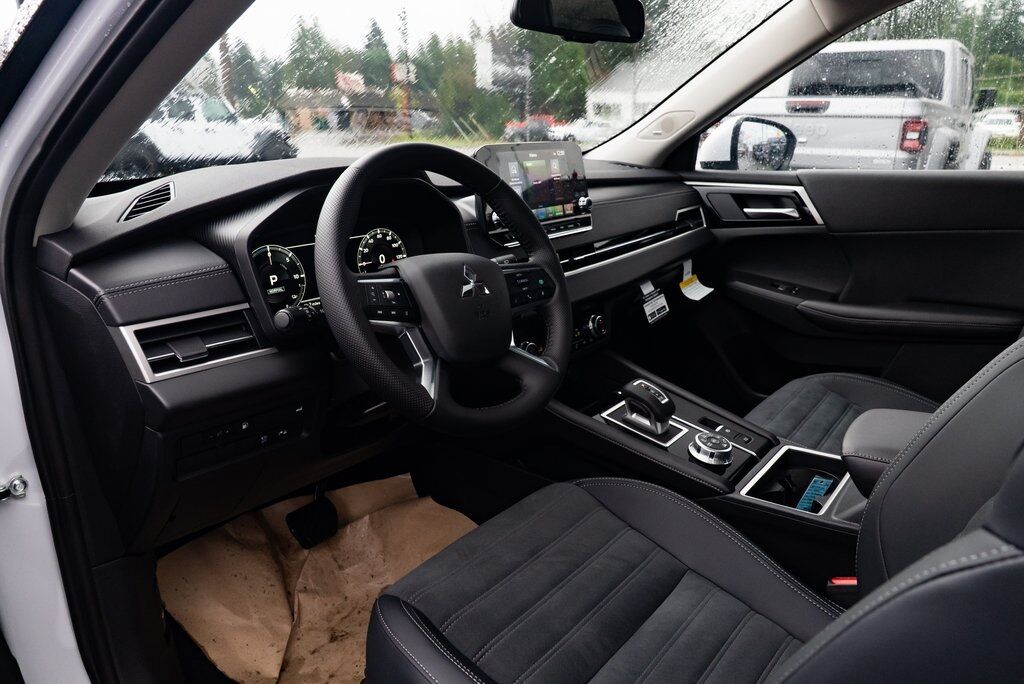 2025 Mitsubishi Outlander PHEV SE Milwaukie OR