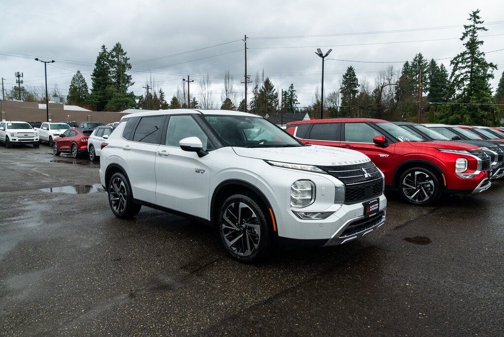 2025 Mitsubishi Outlander PHEV SE Milwaukie OR