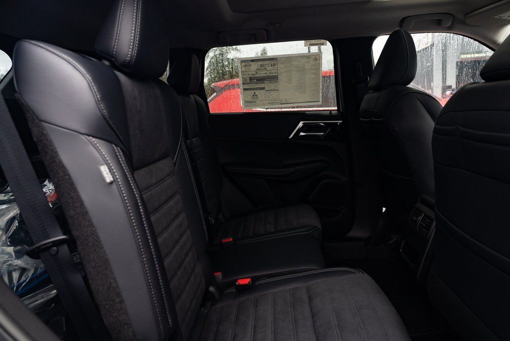 2025 Mitsubishi Outlander PHEV SE Milwaukie OR