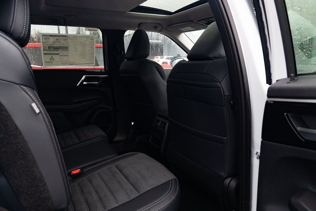 2025 Mitsubishi Outlander PHEV SE Milwaukie OR