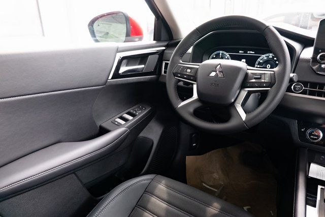 2025 Mitsubishi Outlander PHEV SE Milwaukie OR