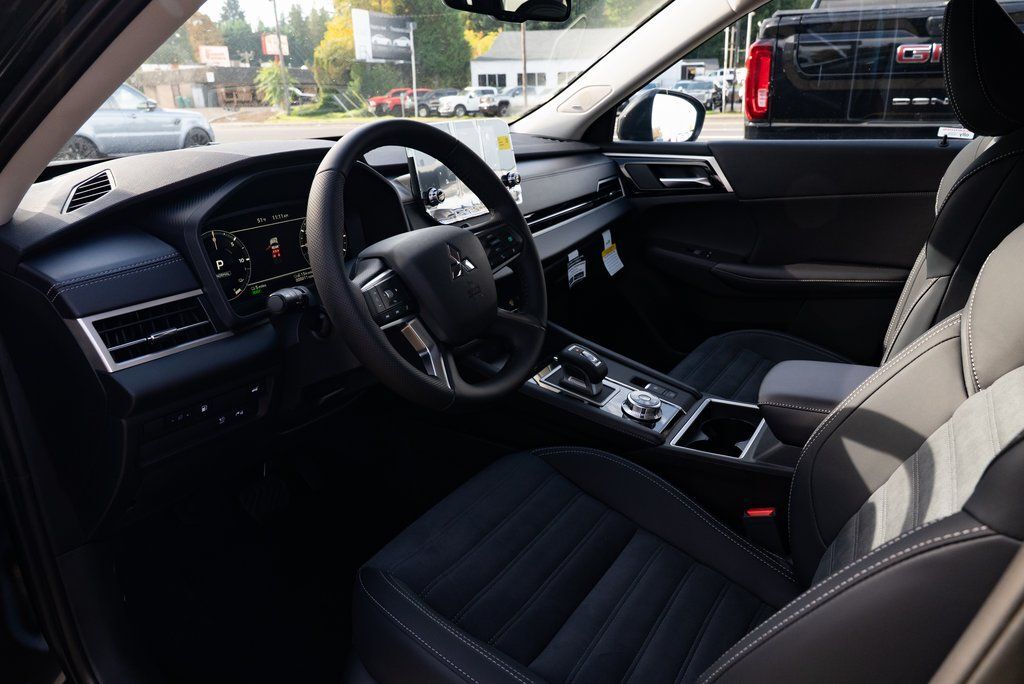 2025 Mitsubishi Outlander PHEV SE Milwaukie OR