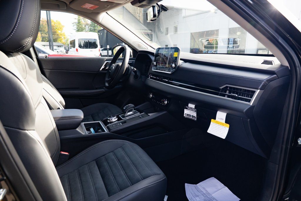 2025 Mitsubishi Outlander PHEV SE Milwaukie OR