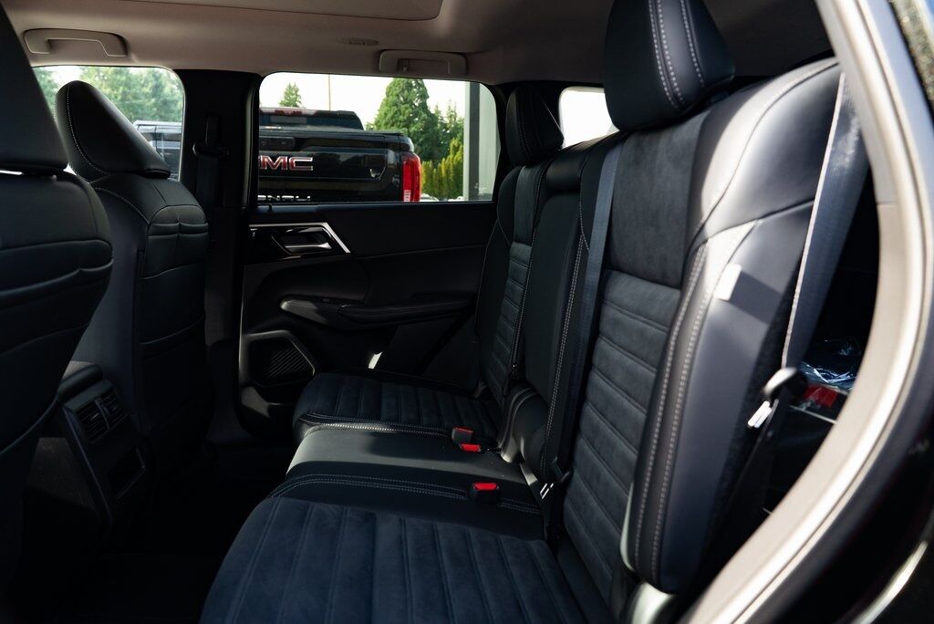 2025 Mitsubishi Outlander PHEV SE Milwaukie OR