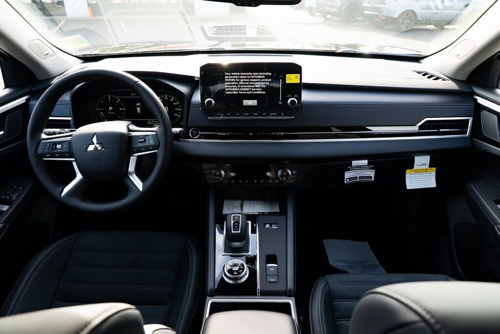 2025 Mitsubishi Outlander PHEV SE Milwaukie OR