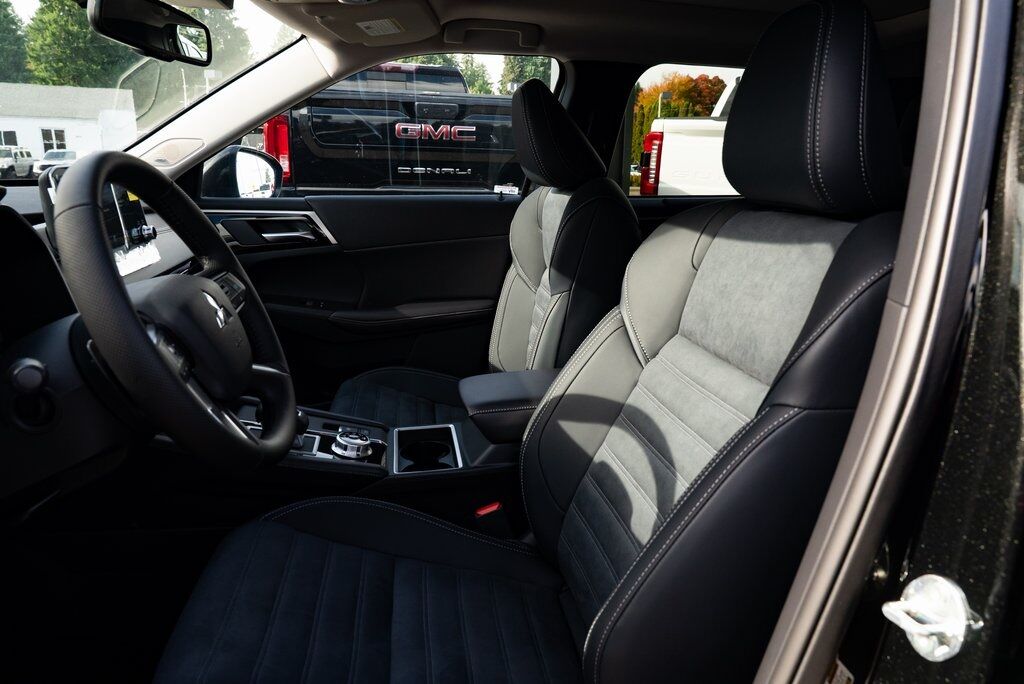 2025 Mitsubishi Outlander PHEV SE Milwaukie OR