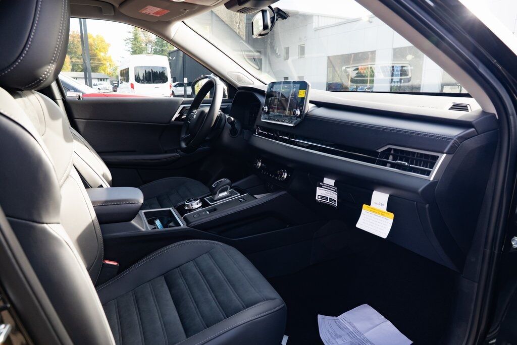 2025 Mitsubishi Outlander PHEV SE Milwaukie OR