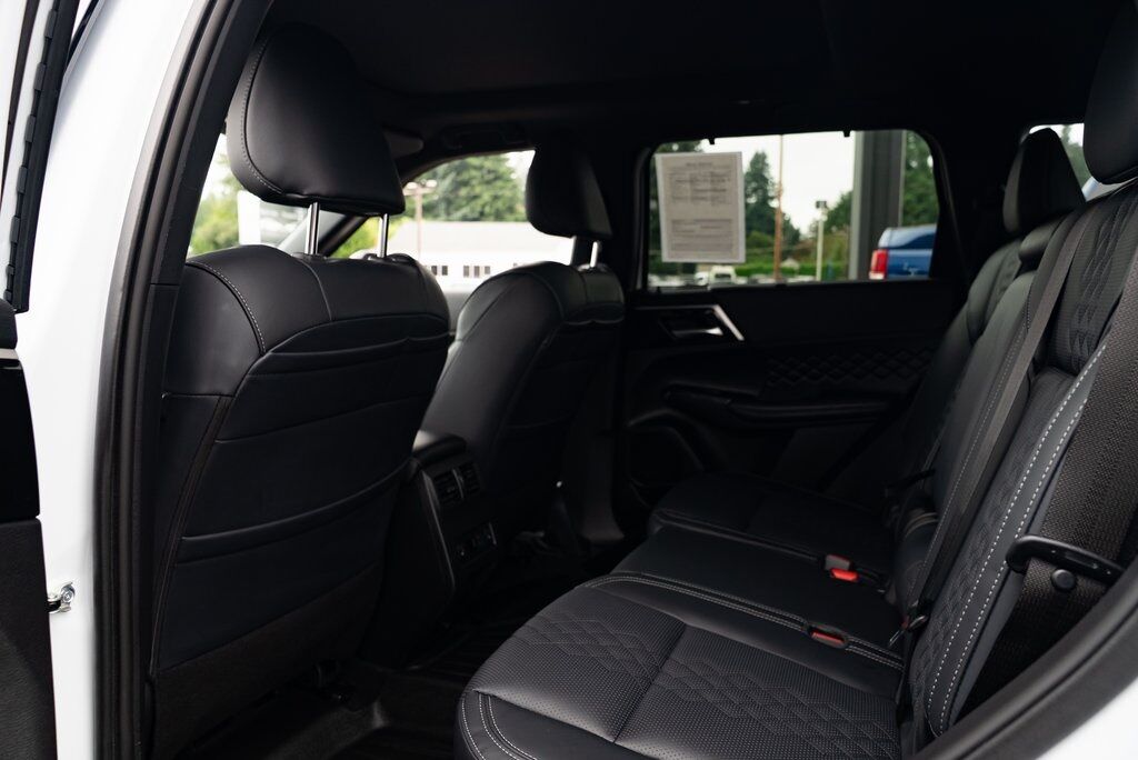 2025 Mitsubishi Outlander PHEV SEL Black Edition Milwaukie OR