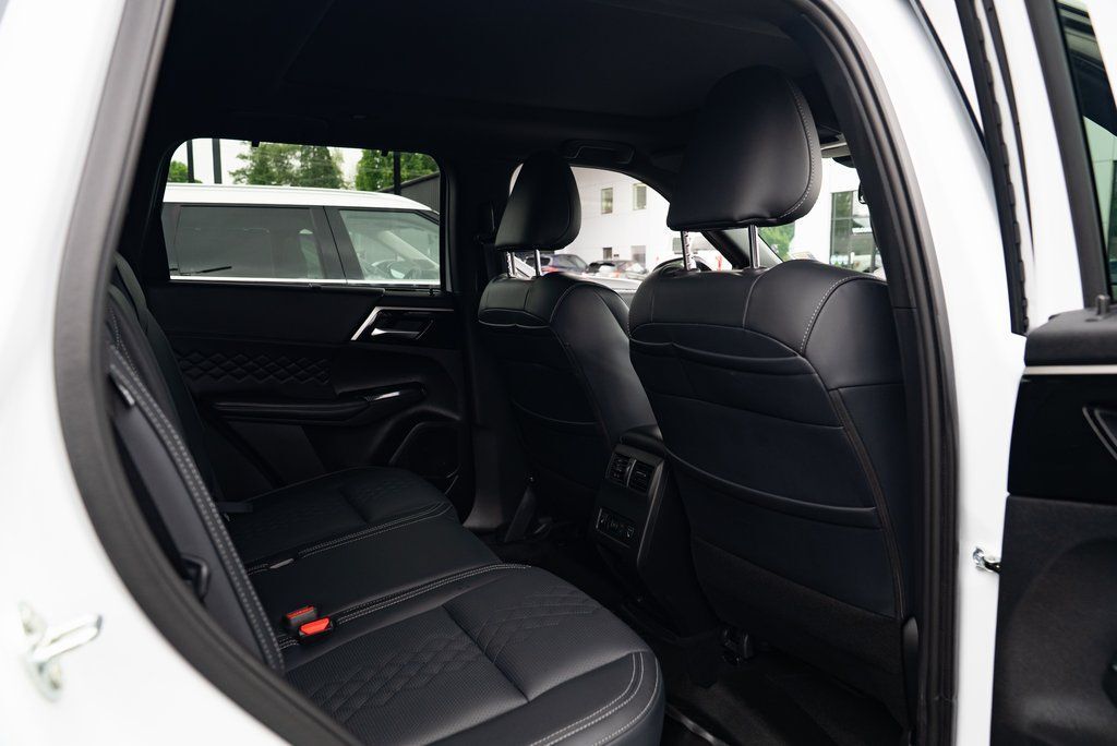 2025 Mitsubishi Outlander PHEV SEL Black Edition Milwaukie OR