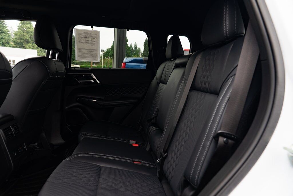 2025 Mitsubishi Outlander PHEV SEL Black Edition Milwaukie OR