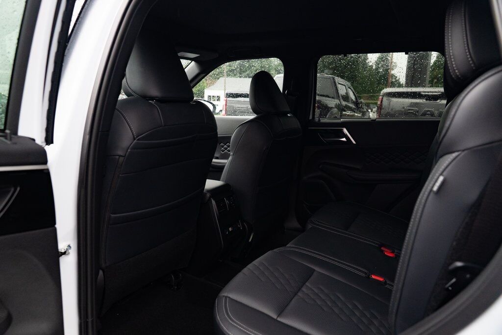 2025 Mitsubishi Outlander PHEV SEL Black Edition Milwaukie OR