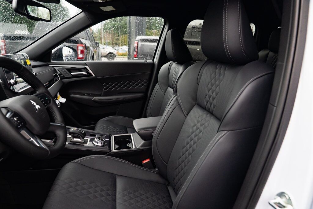 2025 Mitsubishi Outlander PHEV SEL Black Edition Milwaukie OR