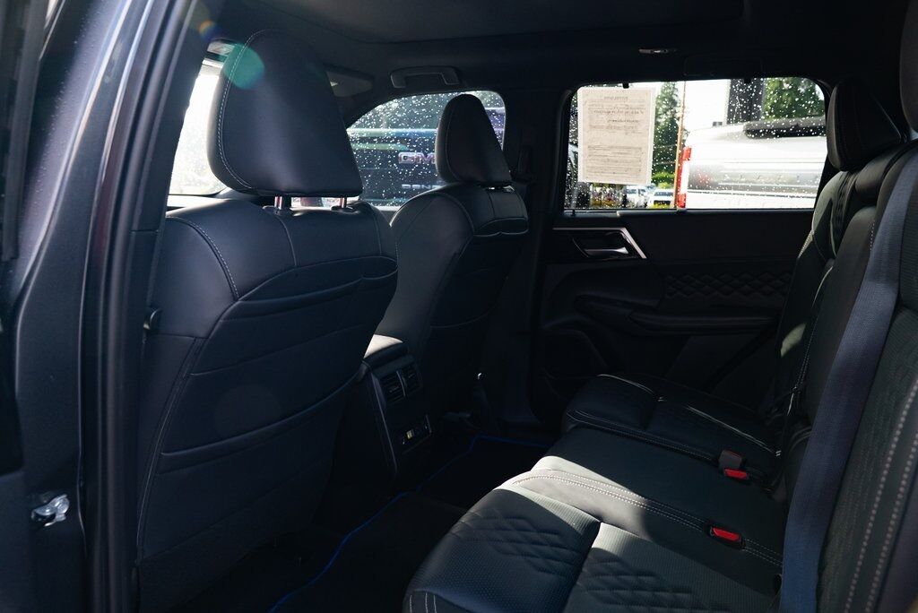 2025 Mitsubishi Outlander PHEV SEL Black Edition Milwaukie OR