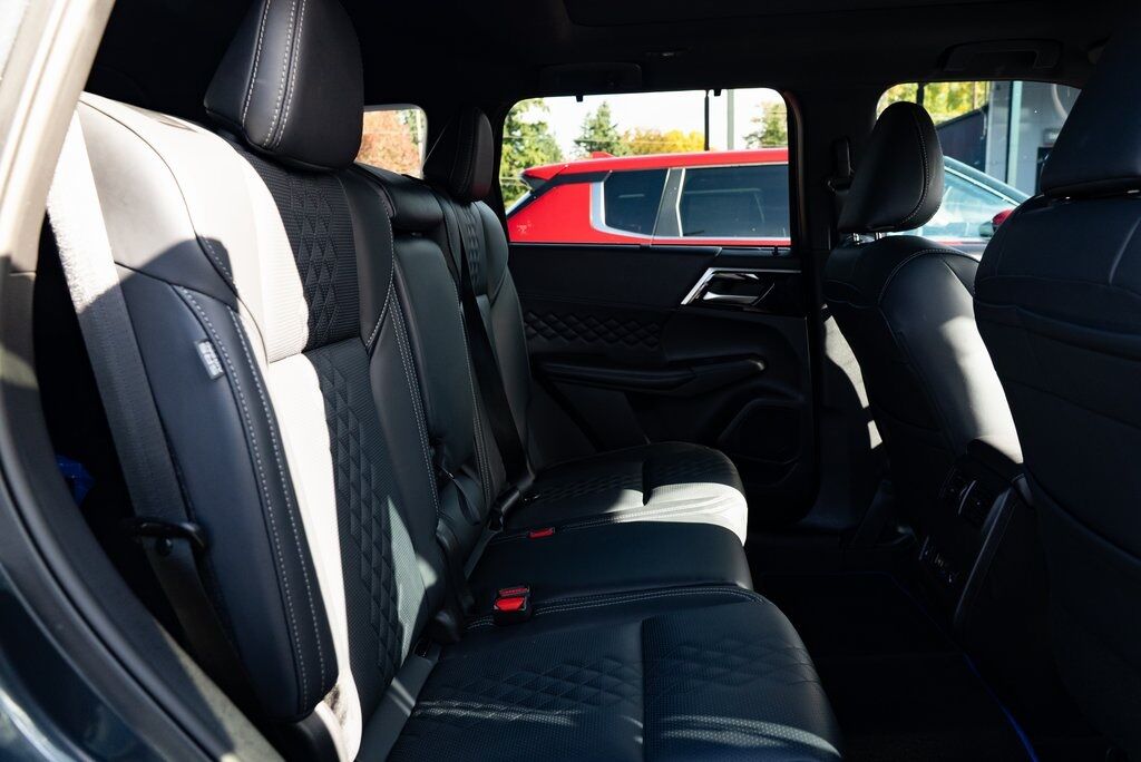 2025 Mitsubishi Outlander PHEV SEL Black Edition Milwaukie OR