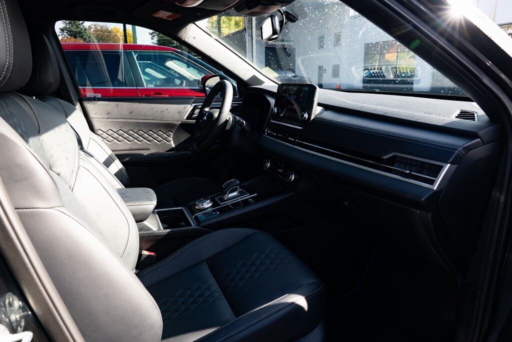 2025 Mitsubishi Outlander PHEV SEL Black Edition Milwaukie OR