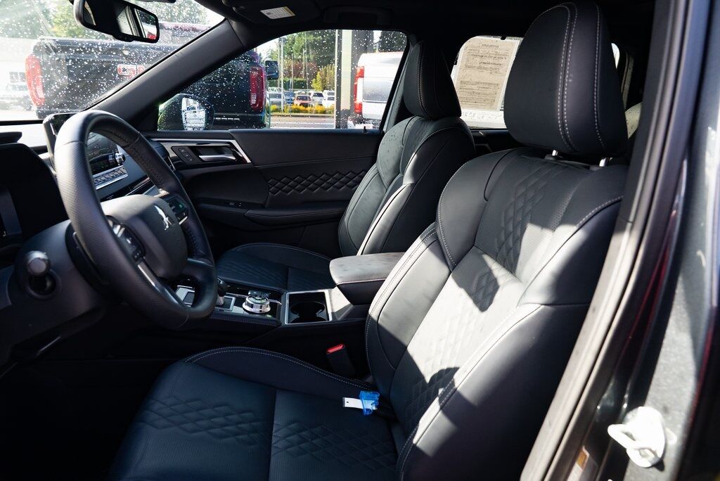 2025 Mitsubishi Outlander PHEV SEL Black Edition Milwaukie OR