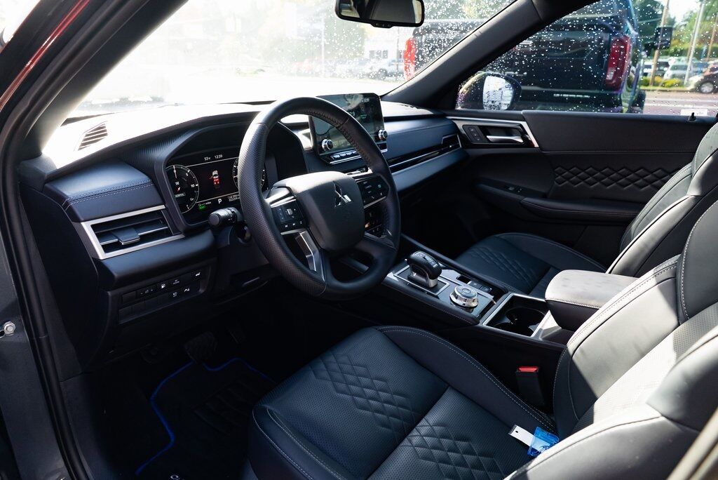2025 Mitsubishi Outlander PHEV SEL Black Edition Milwaukie OR