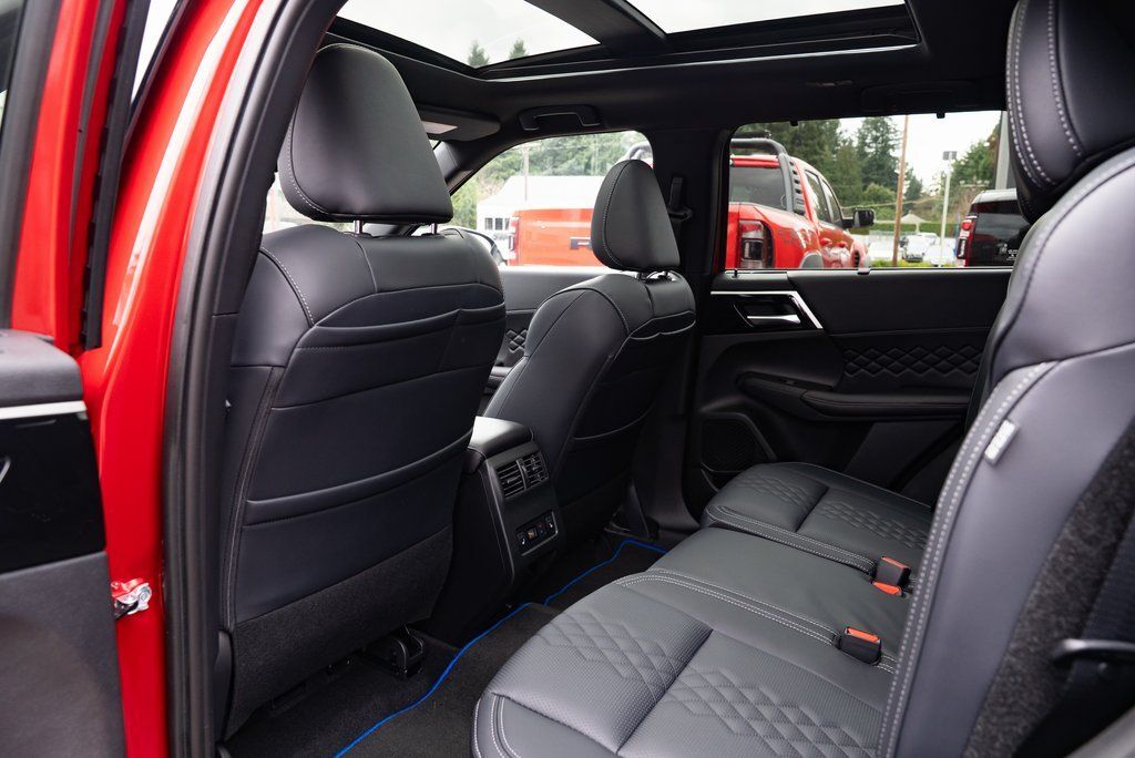 2025 Mitsubishi Outlander PHEV SEL Black Edition Milwaukie OR