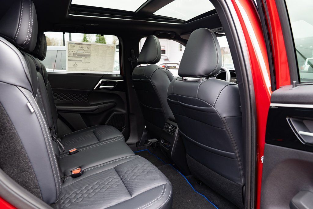 2025 Mitsubishi Outlander PHEV SEL Black Edition Milwaukie OR