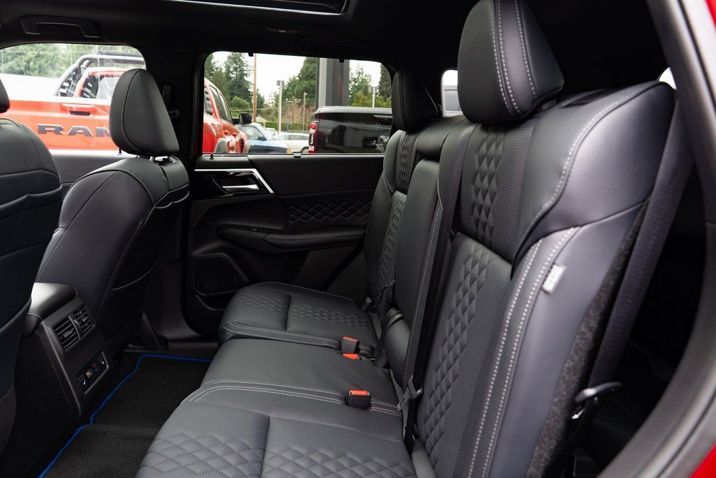 2025 Mitsubishi Outlander PHEV SEL Black Edition Milwaukie OR