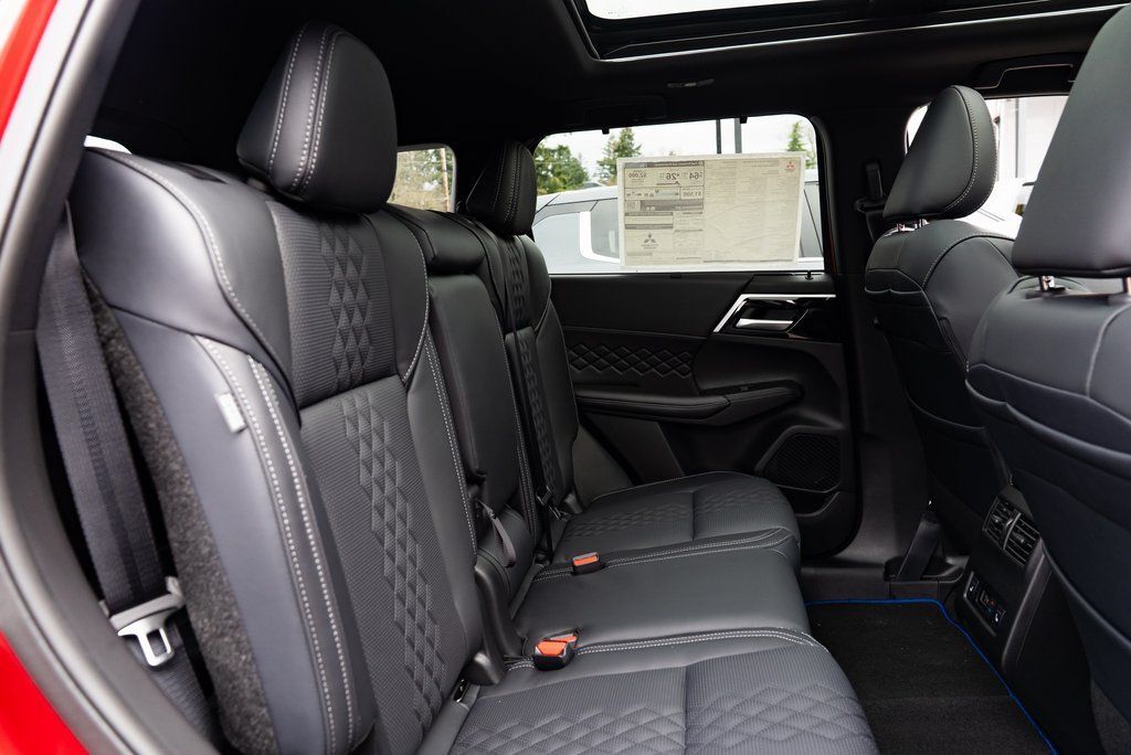 2025 Mitsubishi Outlander PHEV SEL Black Edition Milwaukie OR