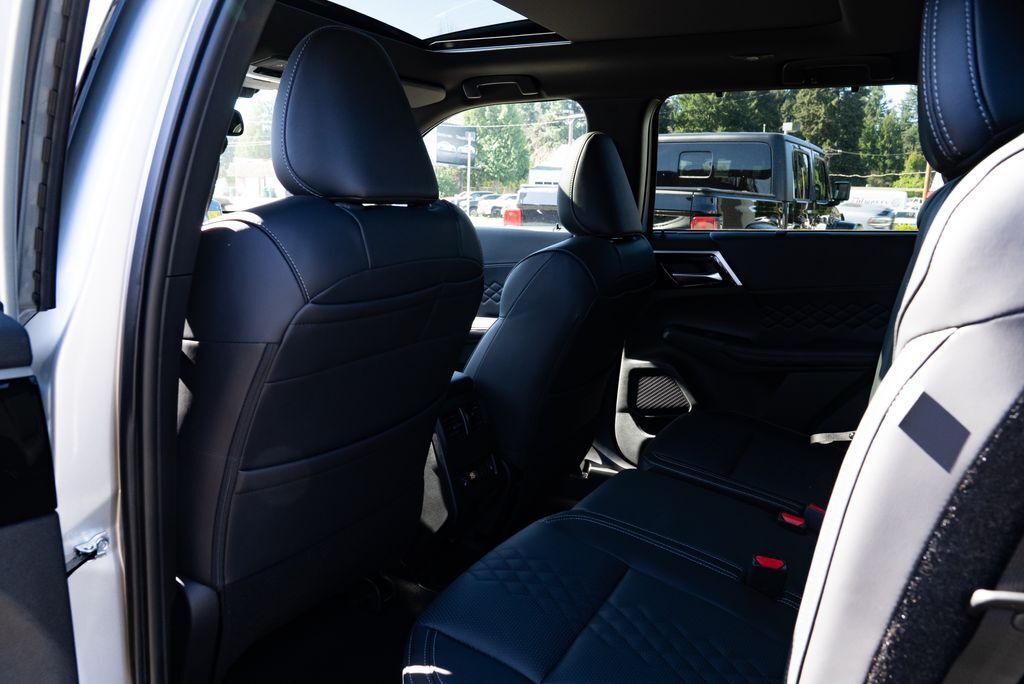 2025 Mitsubishi Outlander PHEV SEL Black Edition Milwaukie OR