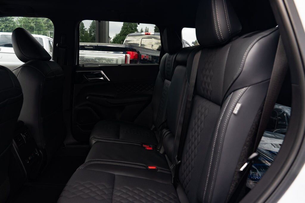 2025 Mitsubishi Outlander PHEV SEL Black Edition Milwaukie OR