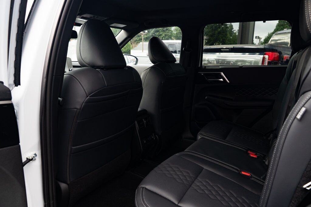 2025 Mitsubishi Outlander PHEV SEL Black Edition Milwaukie OR