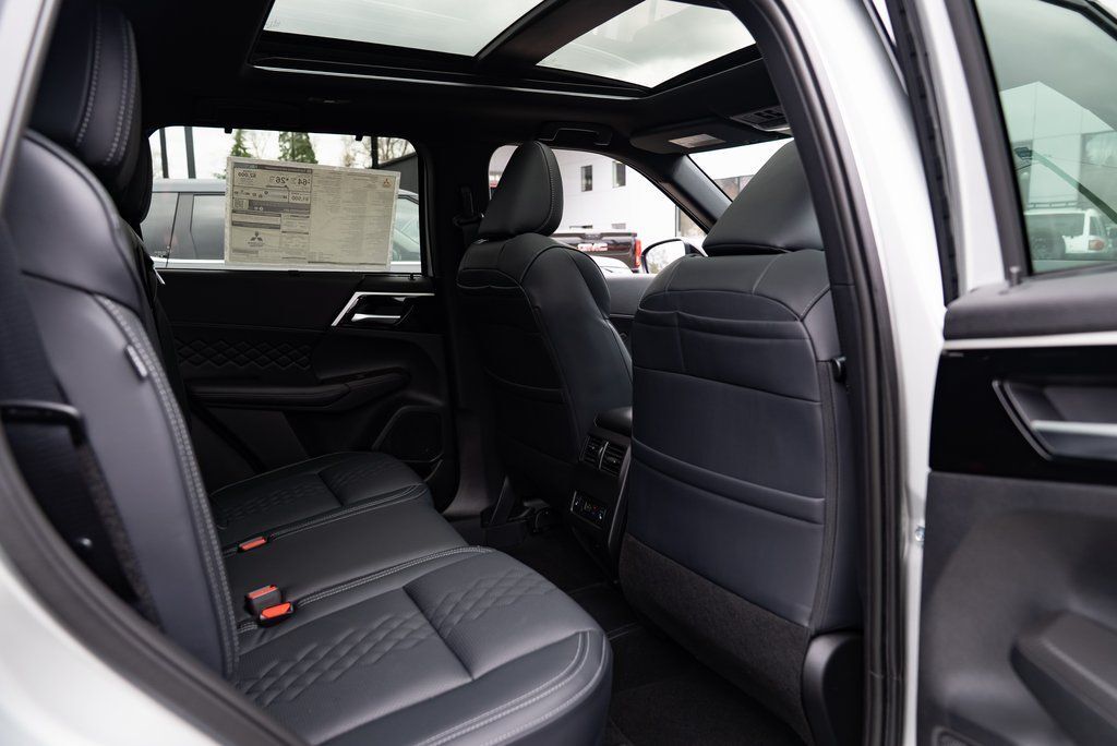 2025 Mitsubishi Outlander PHEV SEL Black Edition Milwaukie OR