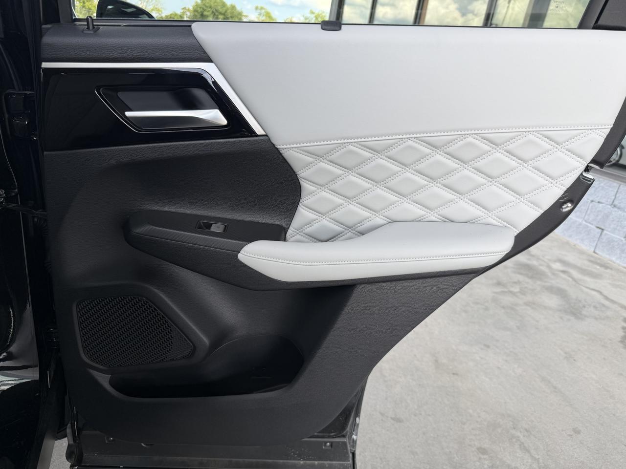 2025 Mitsubishi Outlander PHEV SEL Platinum Edition Knoxville TN