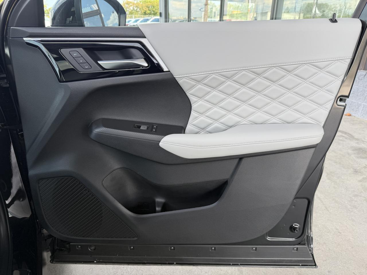 2025 Mitsubishi Outlander PHEV SEL Platinum Edition Knoxville TN