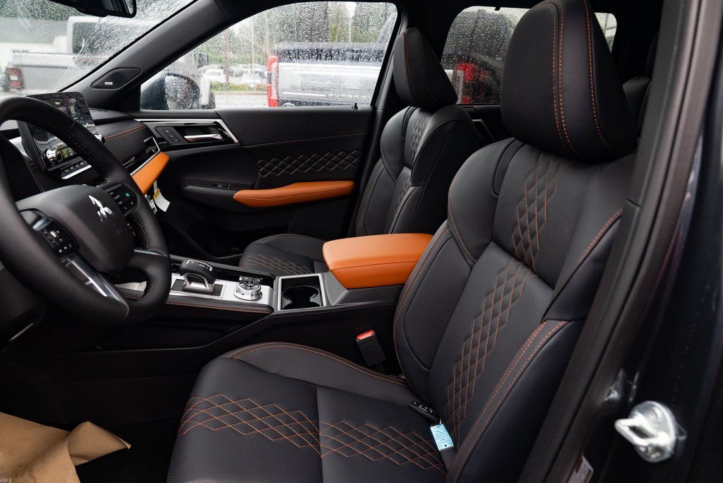 2025 Mitsubishi Outlander PHEV SEL Milwaukie OR