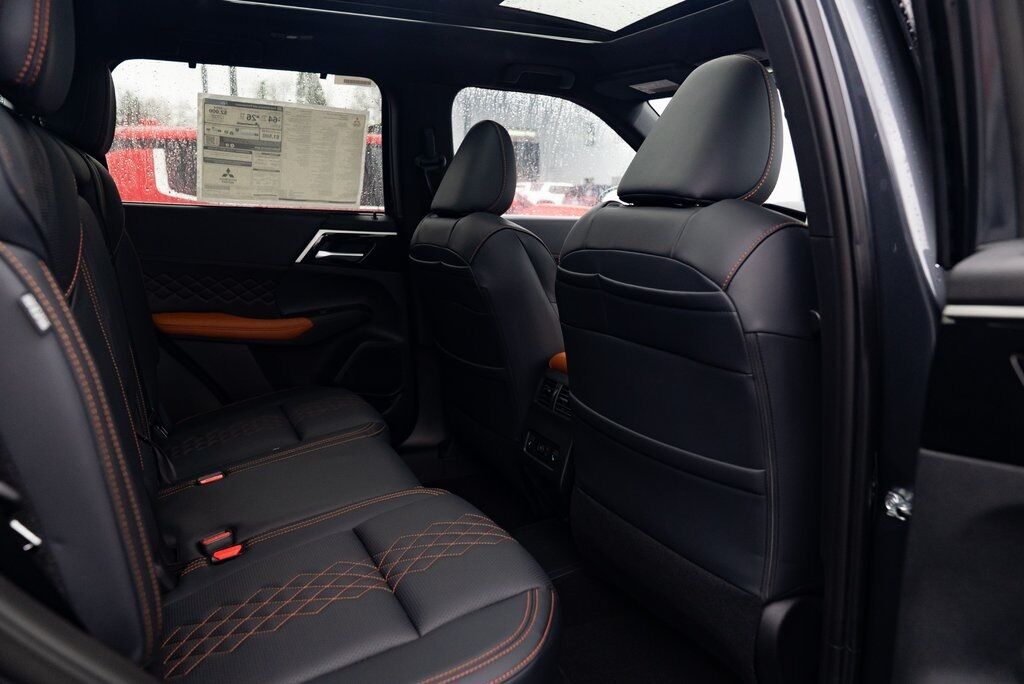 2025 Mitsubishi Outlander PHEV SEL Milwaukie OR