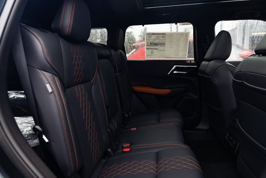 2025 Mitsubishi Outlander PHEV SEL Milwaukie OR