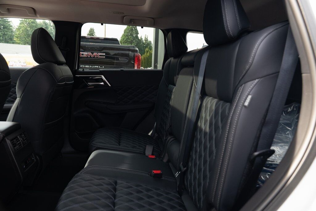 2025 Mitsubishi Outlander PHEV SEL Milwaukie OR