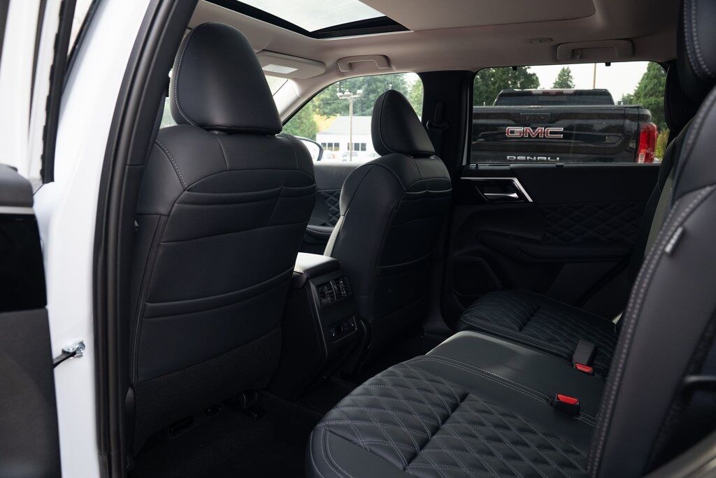 2025 Mitsubishi Outlander PHEV SEL Milwaukie OR