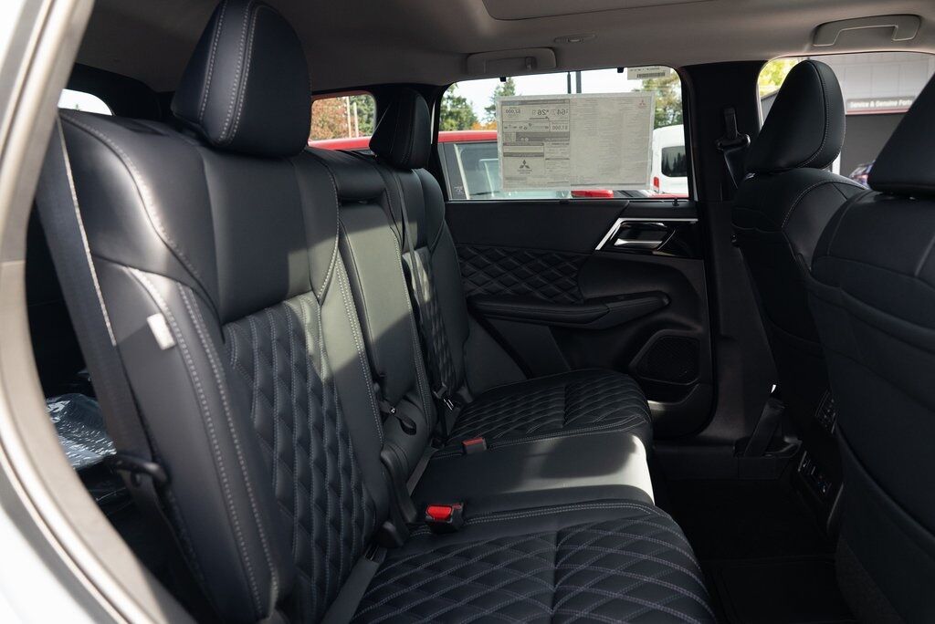 2025 Mitsubishi Outlander PHEV SEL Milwaukie OR