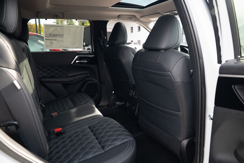 2025 Mitsubishi Outlander PHEV SEL Milwaukie OR