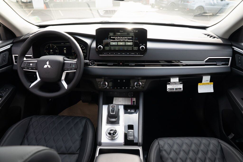 2025 Mitsubishi Outlander PHEV SEL Milwaukie OR