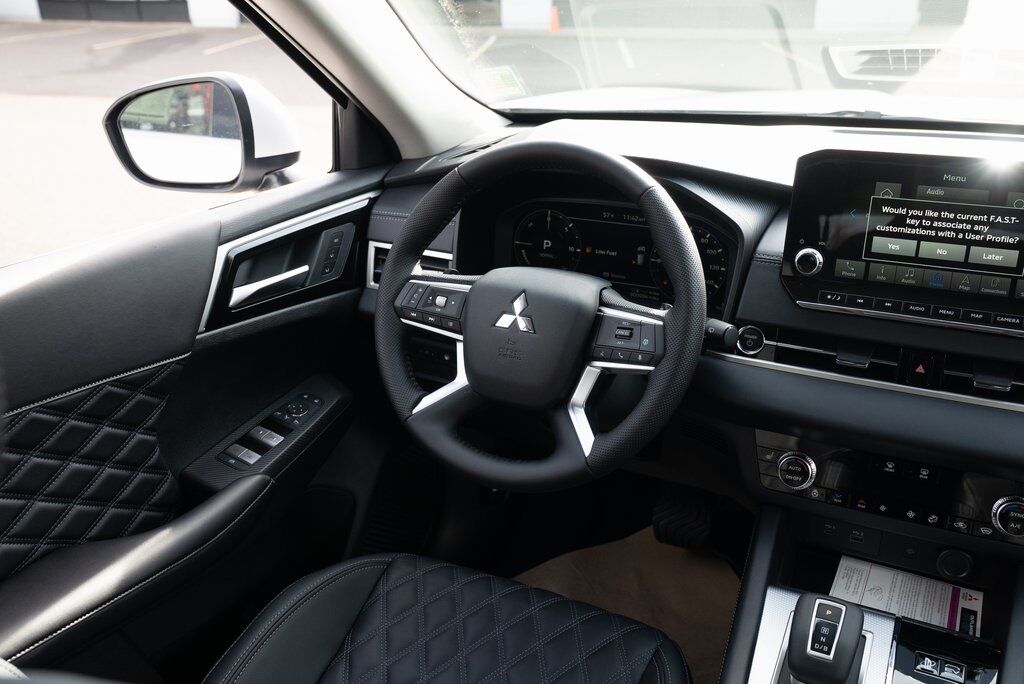 2025 Mitsubishi Outlander PHEV SEL Milwaukie OR