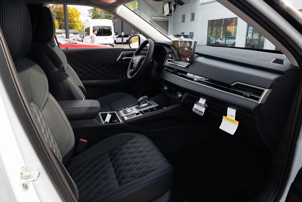 2025 Mitsubishi Outlander PHEV SEL Milwaukie OR