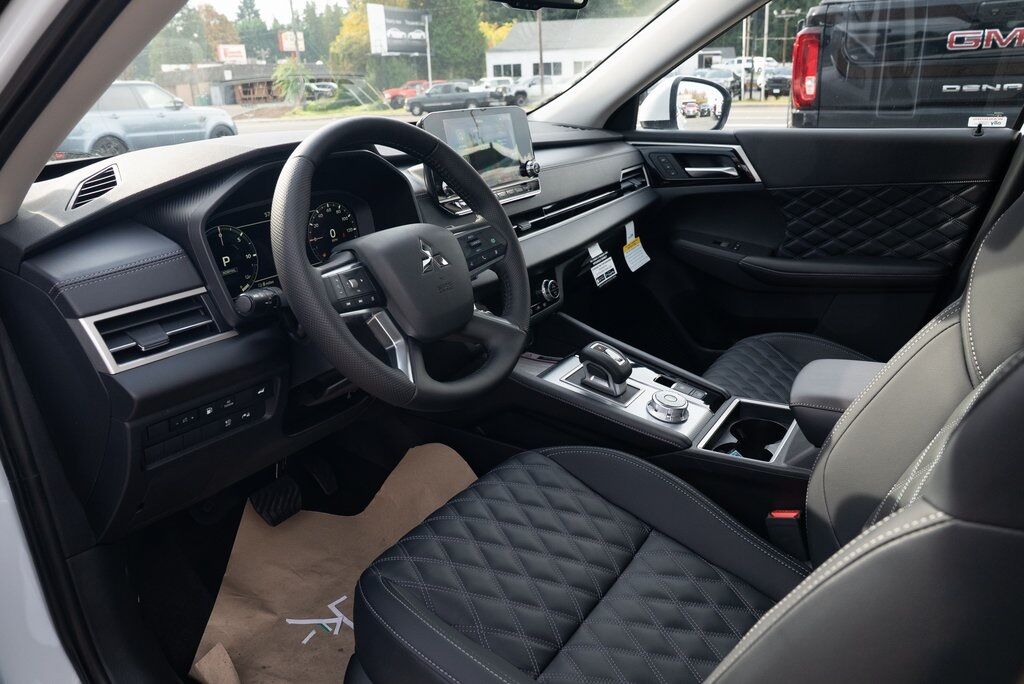 2025 Mitsubishi Outlander PHEV SEL Milwaukie OR