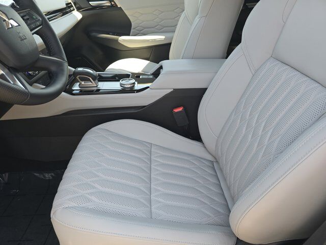 2025 Mitsubishi Outlander Platinum Edition Chattanooga TN