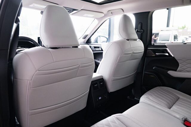 2025 Mitsubishi Outlander Platinum Edition Milwaukie OR